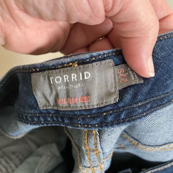Torrid‎ Mid Rise Wash Boot Cut Women's Jean Size 22 Short (F7) - Picture 7 of 10
